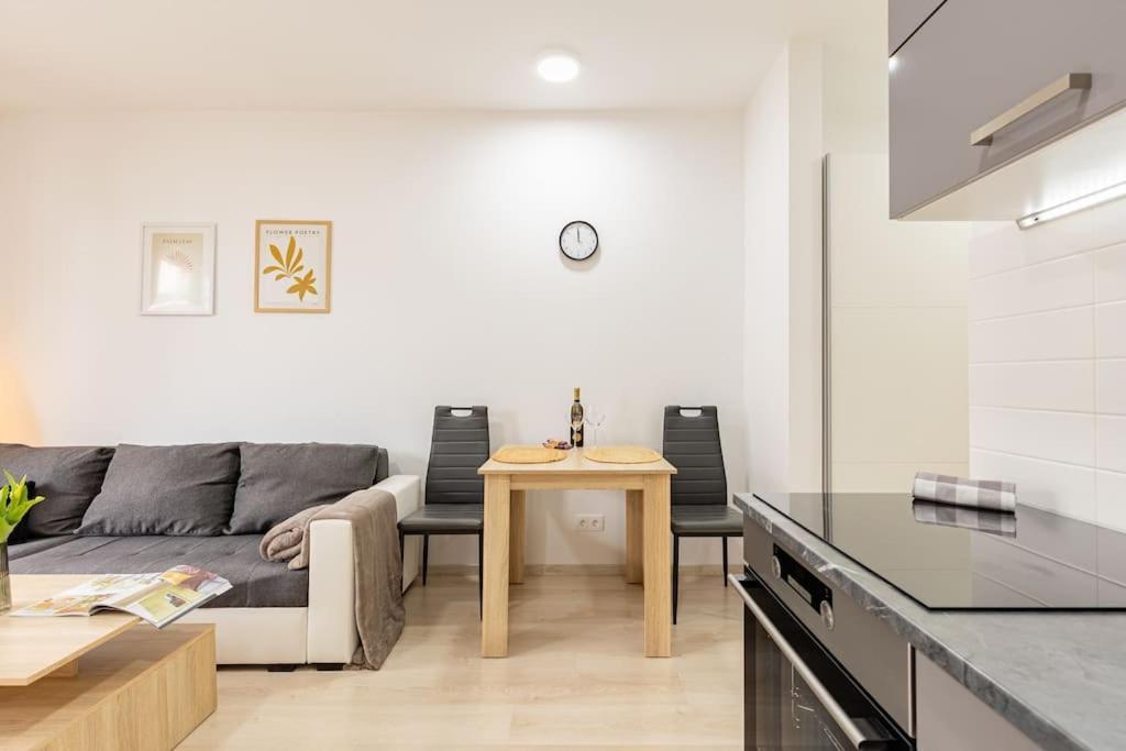 Cityscape Oasis: Active Studio Heaven Братислава Экстерьер фото