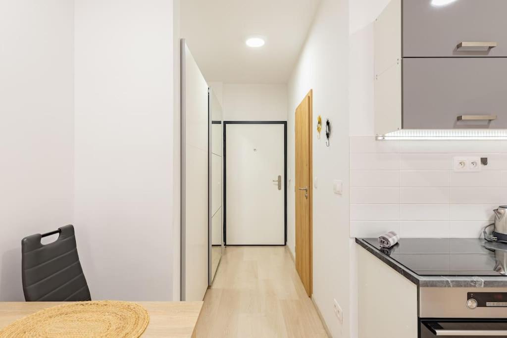 Cityscape Oasis: Active Studio Heaven Братислава Экстерьер фото