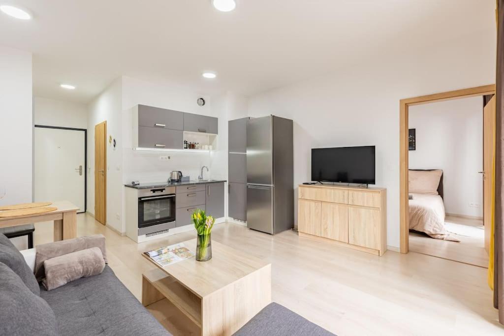 Cityscape Oasis: Active Studio Heaven Братислава Экстерьер фото