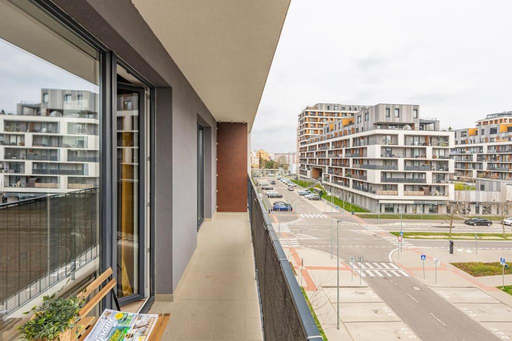 Cityscape Oasis: Active Studio Heaven Братислава Экстерьер фото