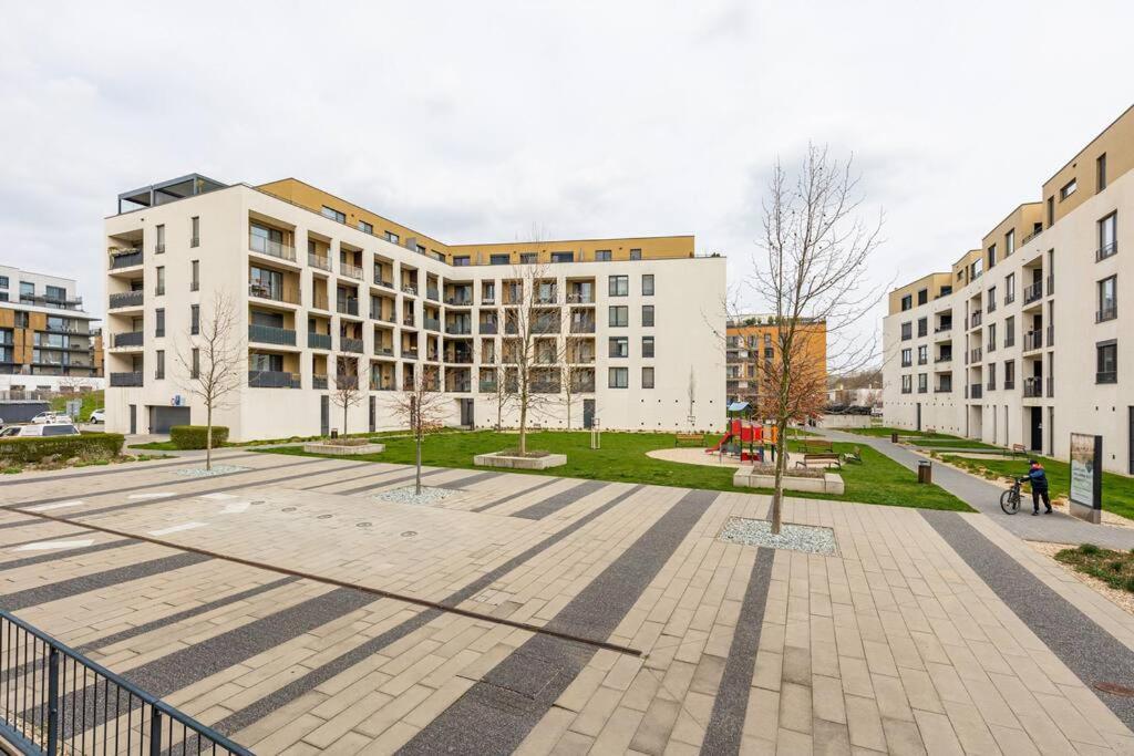 Cityscape Oasis: Active Studio Heaven Братислава Экстерьер фото
