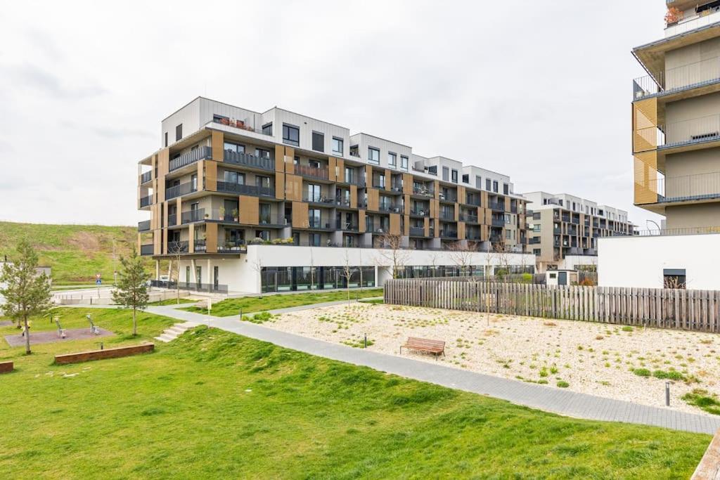 Cityscape Oasis: Active Studio Heaven Братислава Экстерьер фото