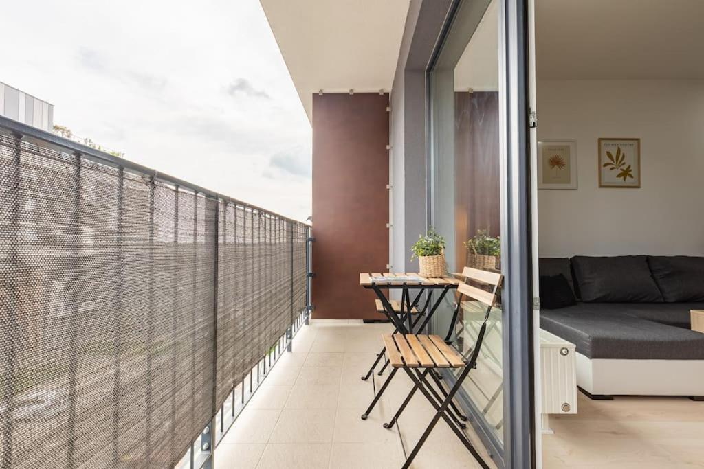 Cityscape Oasis: Active Studio Heaven Братислава Экстерьер фото